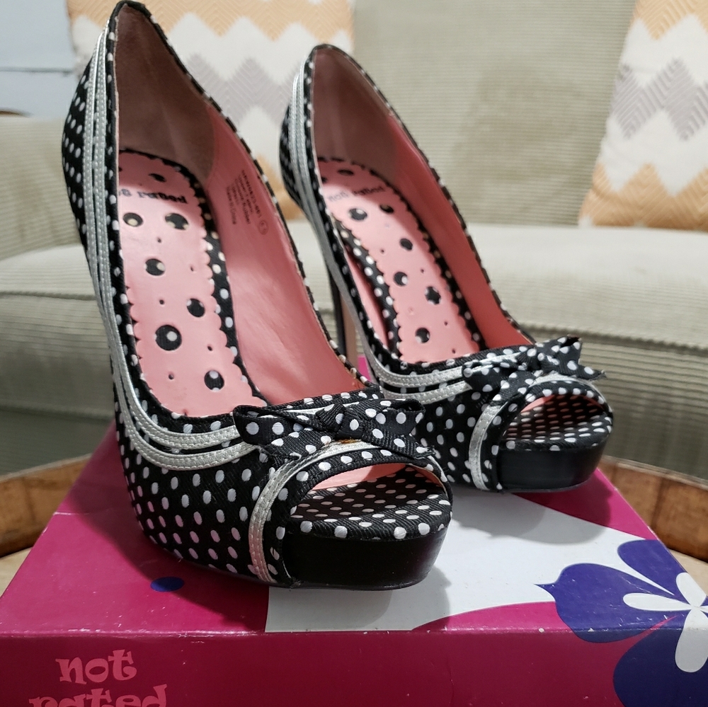 Pin-up style heels
